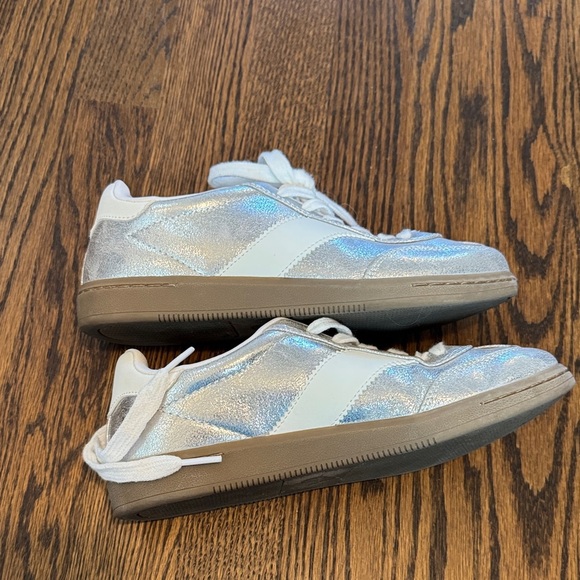 Sparkling Silver Sneakers with Cream Details - Picture 5 of 5